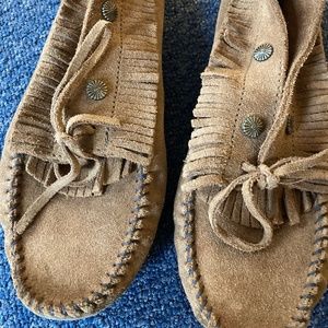 Minnetonka Moccasins Kilty Hardsole
